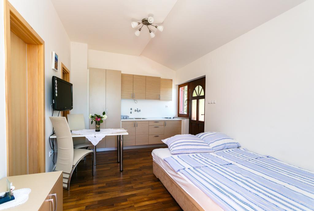Apartments Josip Pinezići Zimmer foto